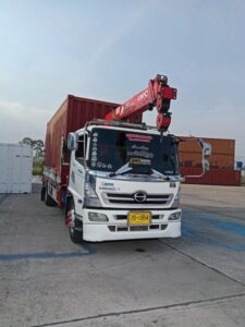 ผลงานรถเฮี๊ยบย้ายตู้คอนเทนเนอร์ในพื้นที่นิคมพัฒนา ระยอง