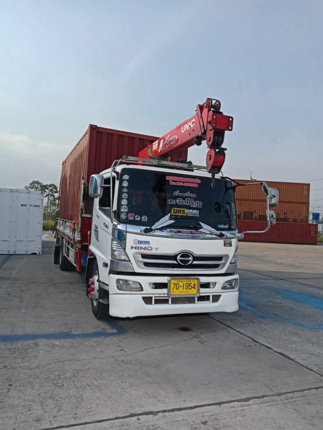 ผลงานรถเฮี๊ยบย้ายตู้คอนเทนเนอร์ในพื้นที่นิคมพัฒนา ระยอง