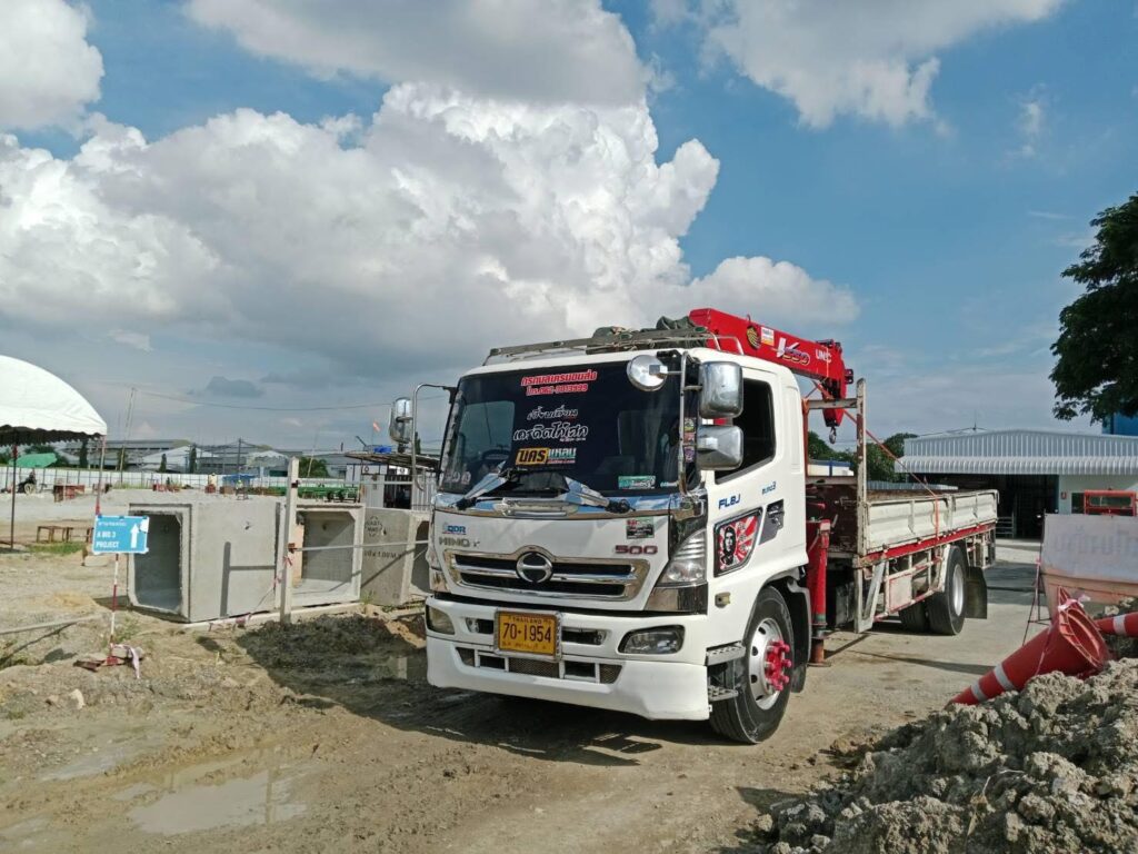 รถเฮี๊ยบอมตะซิตี้ ยกขนย้ายชิ้นงานคอนกรีตขนาดใหญ่