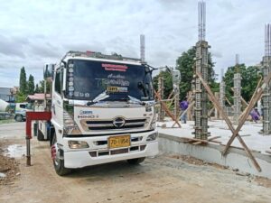 ผลงานรถเฮี๊ยบเนินหิน ยกวัสดุและอุปกรณ์ก่อสร้างในไซต์งานอาคาร